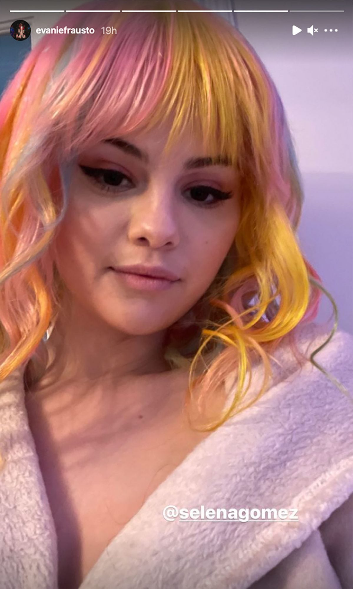 Selena Gomez Drops Her Latest Hair Transformation She Looks Unrecognizable selena-gomez-drops-her-latest-hair-transformation-she-looks-unrecognizable