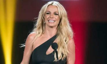 Britney Spears debuts new purple hair, calls transformation 'horrible' 