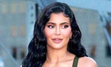 Kylie Jenner admits feeling 'pressured' amid postpartum struggles