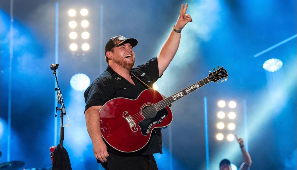 Luke Combs announces world tour 2023