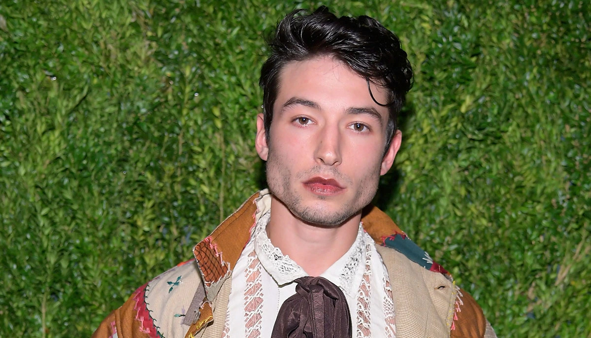 Ezra Miller émissions Et Séries Tv 'The Flash' actor Ezra Miller has pleaded not guilty to felony charge