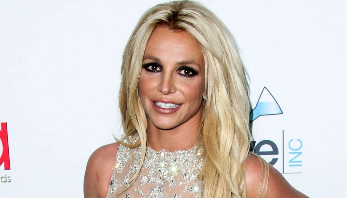 britney-spears-is-back-on-instagram-with-poking-posts