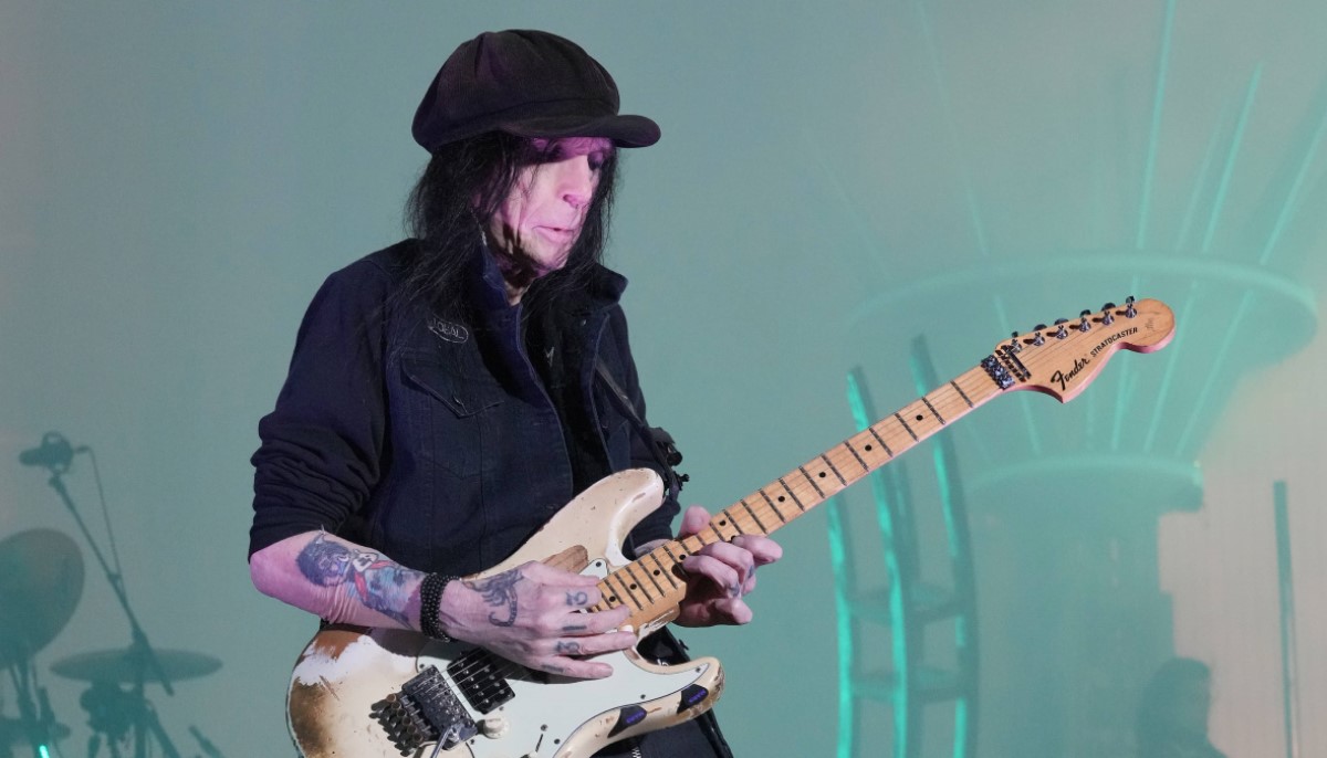 Motley Crue Guitarist Mick Mars retires because of sickness The Celeb