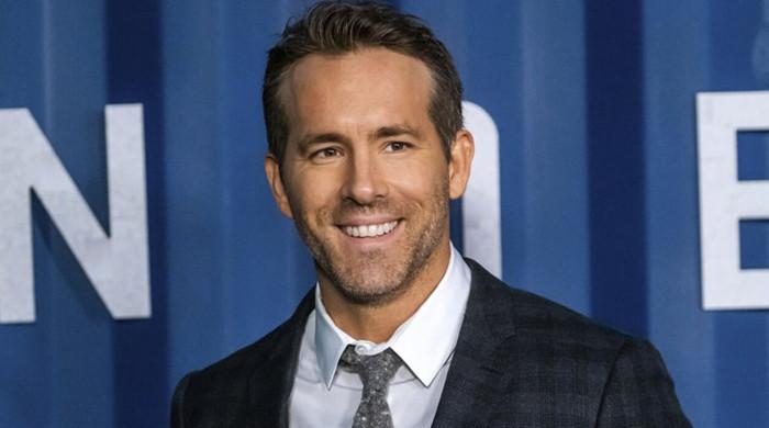 Ryan Reynolds sells his wireless mobile company for over $1 Billion