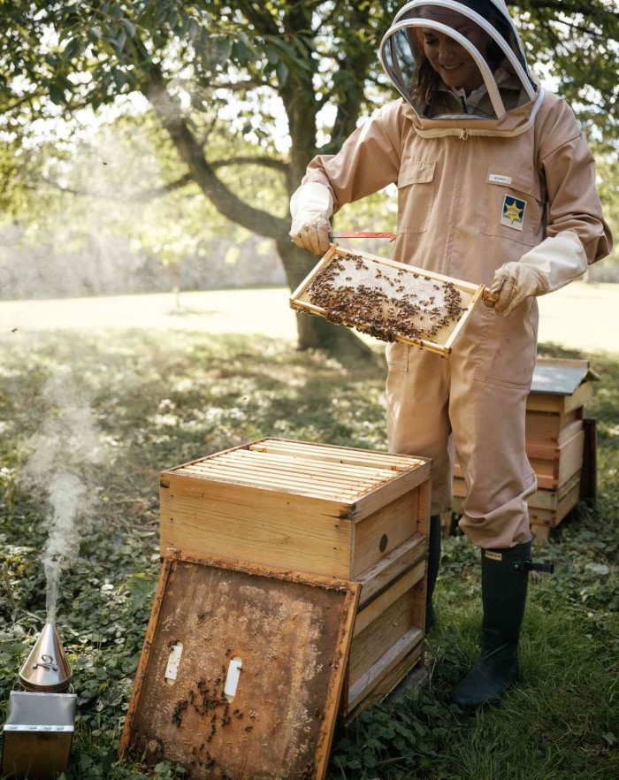 Kate Middletons bee keeping picture