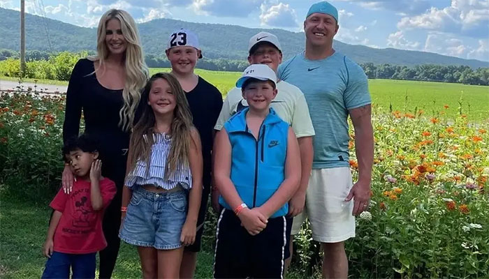 Kroy Biermann and Kim Zolciak clash over finances while living together.