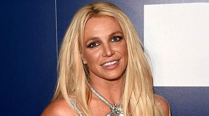 Britney Spears shows fun dance moves at Michael Jackson's 1995 hit ...