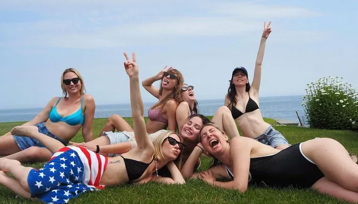 Taylor Swift throws epic Fourth of July bash with celeb squad.