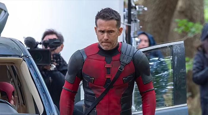 Ryan Reynolds' Deadpool Avengers Teaser Will Blow Your Mind! - e8yidci