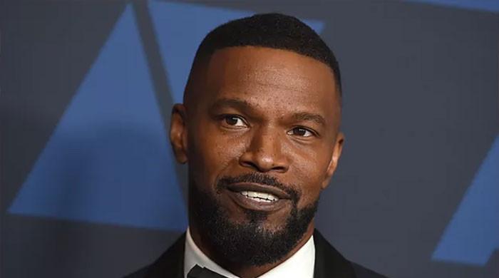 Jamie Foxx's back: waves fans on boat, first public sighting - The