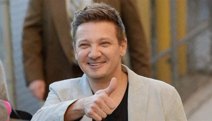 Jeremy Renner spots without Cane at Kate Beckinsale’s Birthday Party