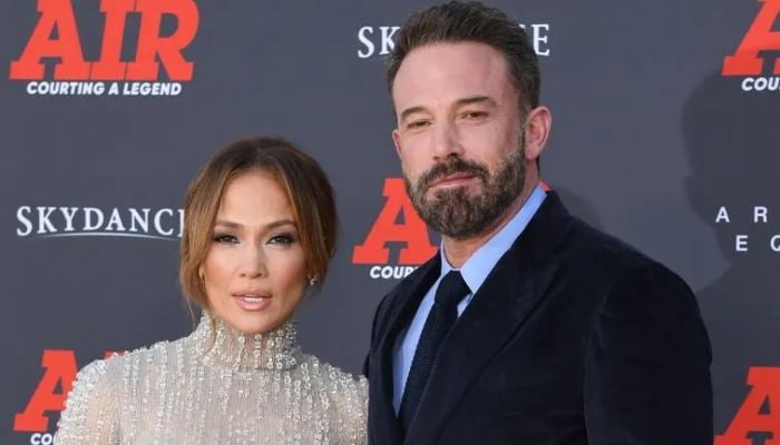 Jennifer Lopez, Ben Affleck cruse on actor’s birthday, singing along ‘I Love You’