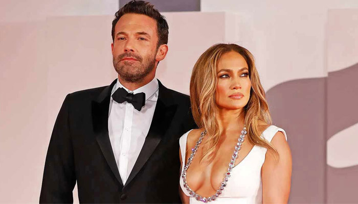 Jennifer Lopez ditches her BEN Affleck necklace