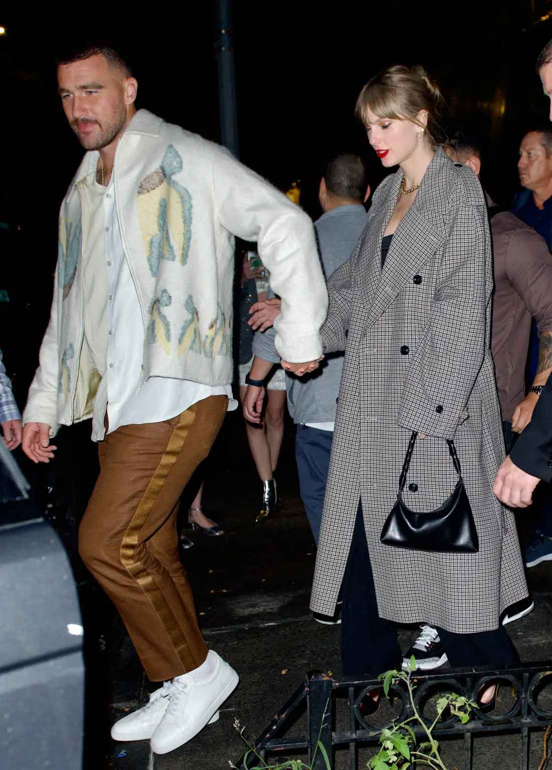 Taylor Swift and Tarvis Kelce first sighting while holding hands