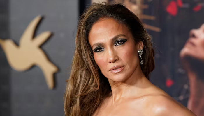 Jennifer Lopez filed for divorce with Ben Affleck, citing irreconcilable differences as the main reason