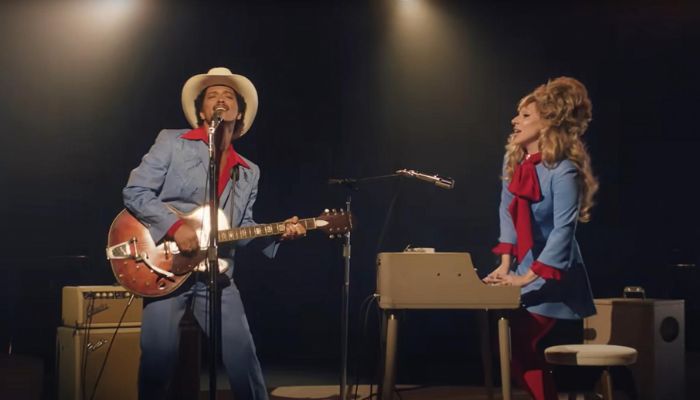 Lady Gaga shows gratitude to Bruno Mars at Grammys