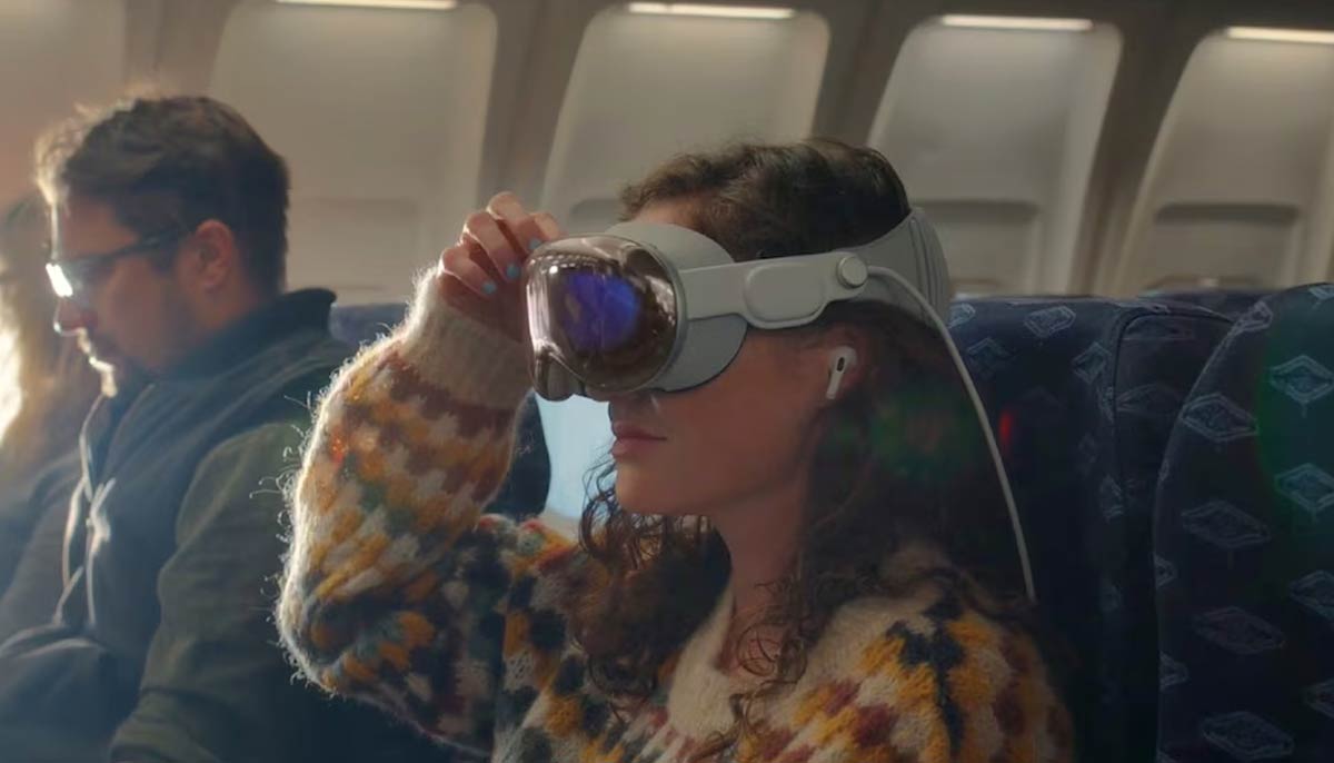 Apple Vision Pro set to receive Apple Intelligence features.