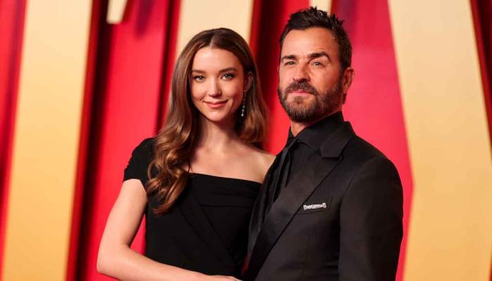 Justin Theroux, fiancée Nicole Brydon Bloom tie the knot