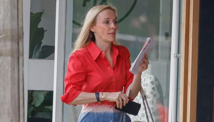 Alexandra Censori steals the spotlight in Melbourne amid family controversies