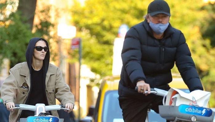 Leonardo DiCaprio makes desperate effort to keep Vittoria Ceretti