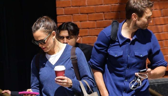 Jennifer Garner, John Miller step out in style during NYC outing