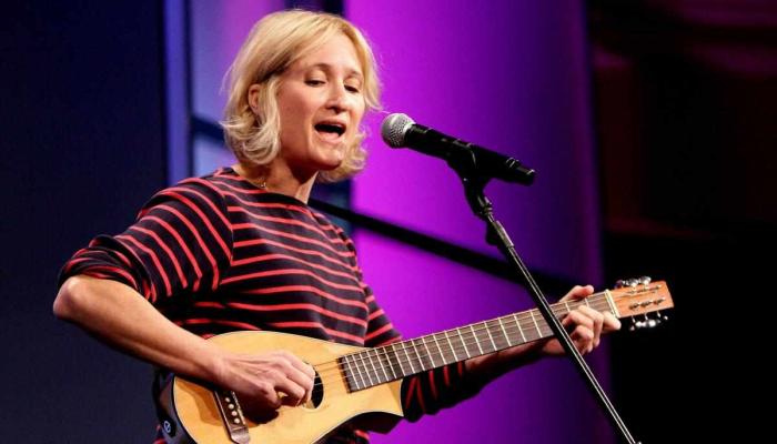 ‘Supermodel’ singer Jill Sobule dies at 66