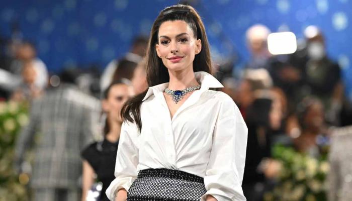 Anne Hathaway received plastic surgery?
