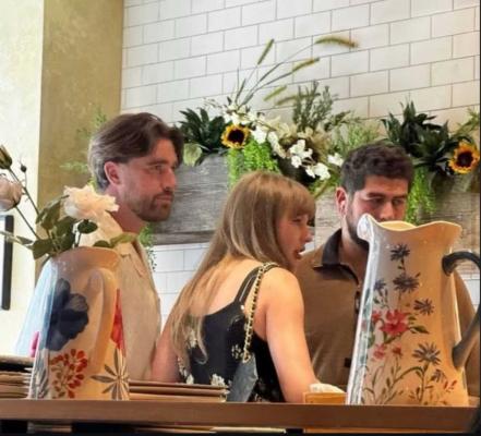 Taylor Swift excites fans with new outing alongside Travis Kelce