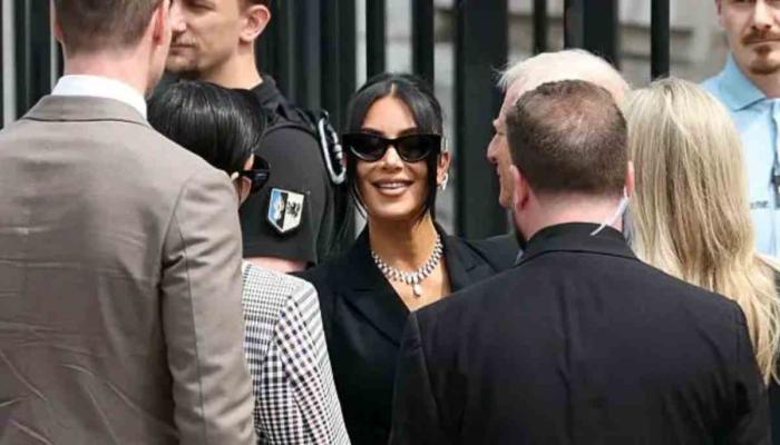 Kim Kardashians surprise ally joins as she arrives for Paris robbery trial