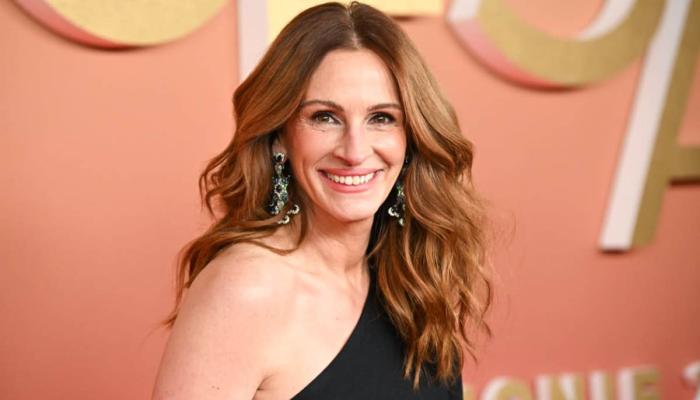 Julia Roberts announces major loss on social media