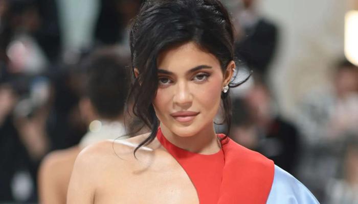 Kylie Jenner channels ‘90s glam in new Khy campaign
