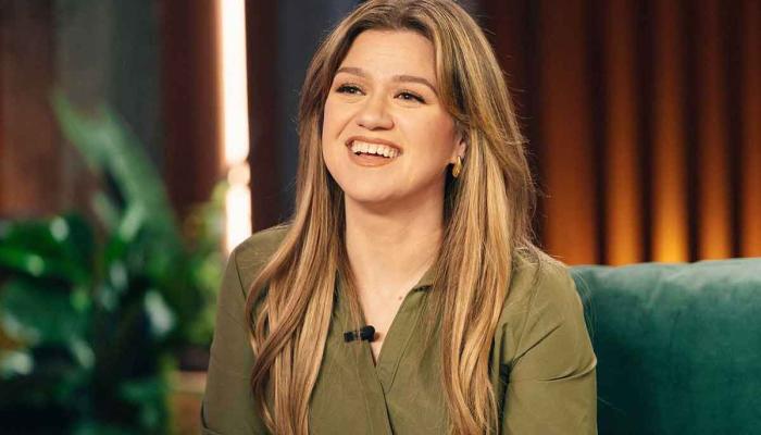 Kelly Clarkson reveals tragic childhood detail