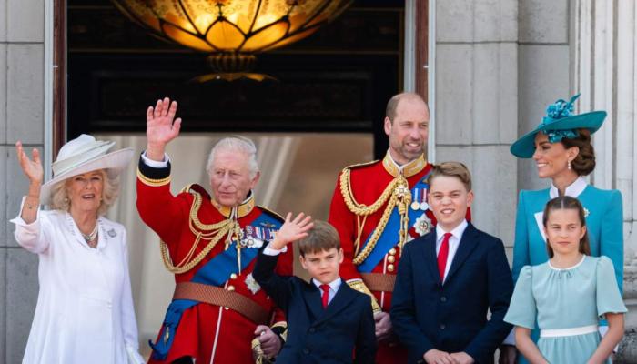 King Charles and Prince Williams balcony exchange sends clear message to Harry
