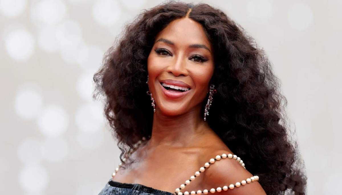 Naomi Campbell drops rare family moments(01)