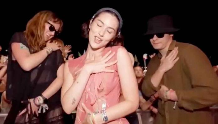 Gracie Abrams does ‘Apple’ dance for Charli XCX at Glastonbury: watch