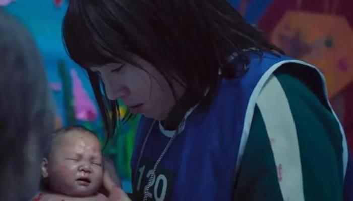 Jun Hee survives long enough to be able to deliver the baby during the next game