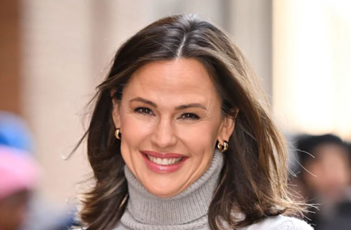 Jennifer Garner spotted on sweet family outing