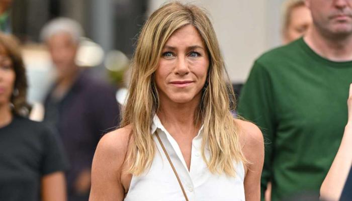 Jennifer Aniston cosies up to new beau in latest outing
