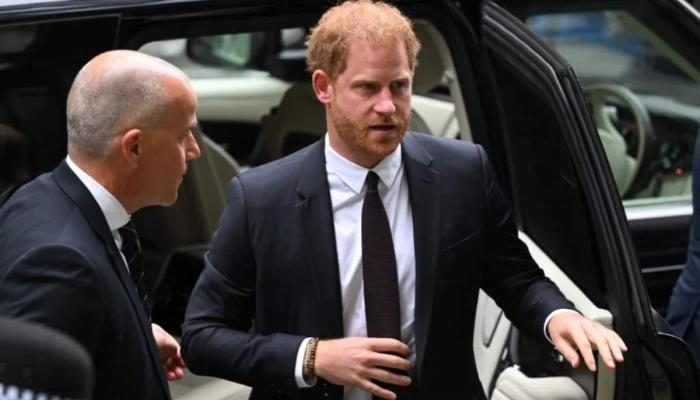 Judge steps down from Prince Harrys phone hacking case