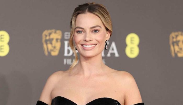 Margot Robbie wins hearts with generous gesture during surprise outing