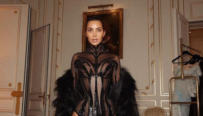 Kim Kardashian stuns in daring Mugler look
