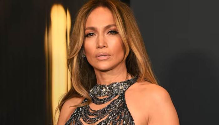 Jennifer Lopez embraces Y2K vibes in dramatic new look