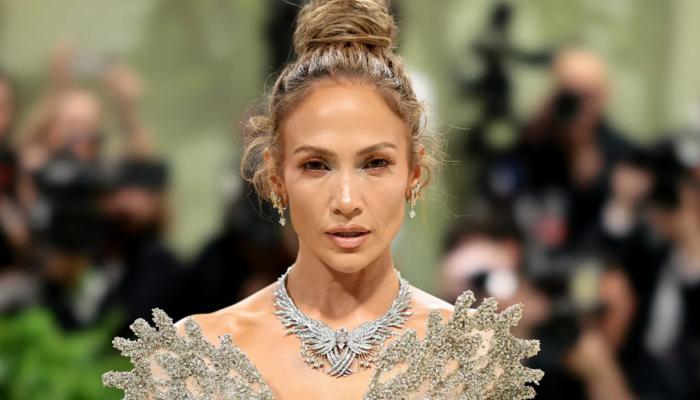 Jennifer Lopez marks huge milestone as she returns on stage