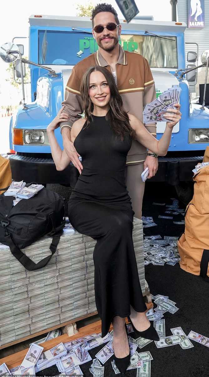 Pete Davidson, Elsie Hewitt make red carpet debut with new family member