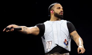 Drake sparks debate with emotional announcement during concert