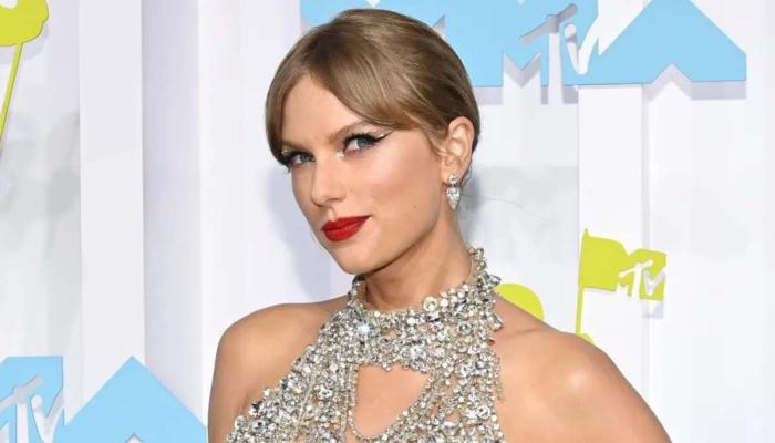 Taylor Swift marks return to music with major announcement