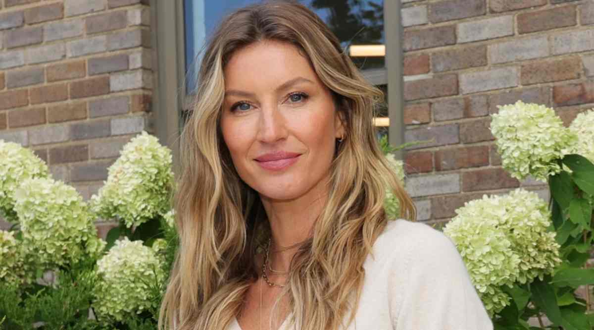 Gisele Bündchen sends fans wild with intimate post