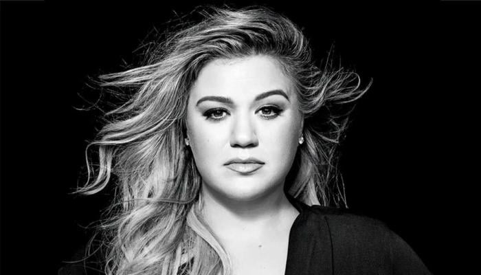 Kelly Clarkson looks unrecognisable in first outing after tragedy