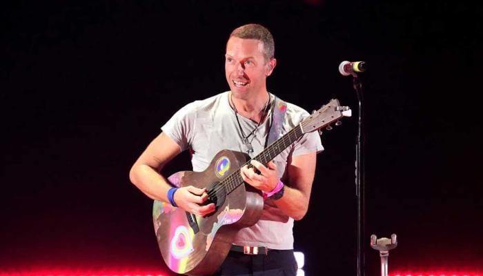 Coldplay’s Chris Martin quizzes proposing couple to avoid new scandal