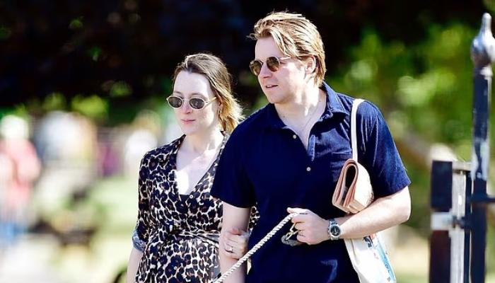 Saoirse Ronan flaunts baby bump in London